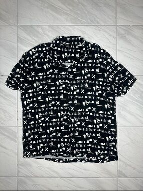 Men's Black Short-Sleeve Graphic Button-Up Shirt